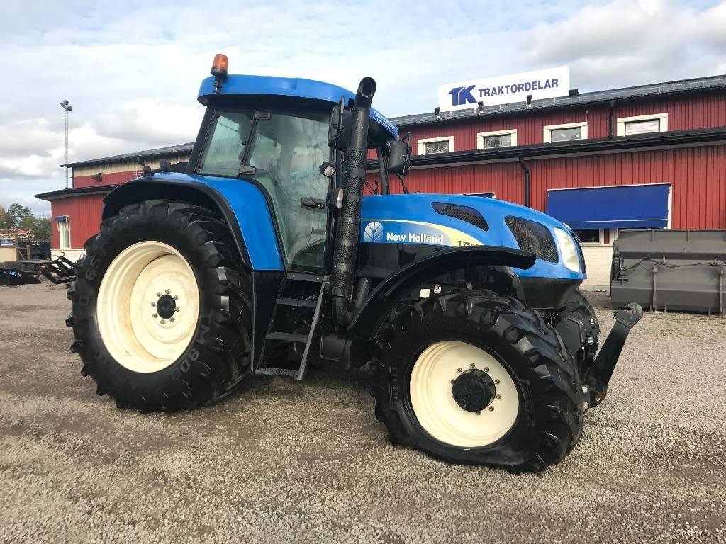 New Holland T 7550 Dismantled for spare parts - Tracteur agricole: photos 1 New Holland T 7550 Dismantled for spare parts - Tracteur agricole: photos 1