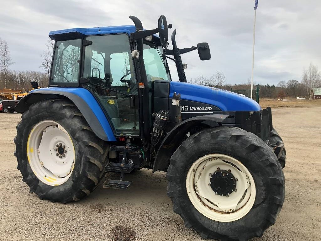New Holland TS 115 Dismantled: only spare parts  - Tracteur agricole: photos 2 New Holland TS 115 Dismantled: only spare parts  - Tracteur agricole: photos 2