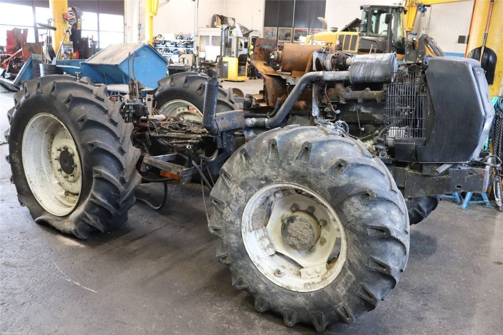 Valtra Valmet 6200 dismantled. Only spare parts - Tracteur agricole: photos 1 Valtra Valmet 6200 dismantled. Only spare parts - Tracteur agricole: photos 1