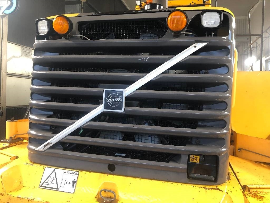 Chargeuse sur pneus Volvo L 220 E Dismantled: only spare parts: photos 9 Chargeuse sur pneus Volvo L 220 E Dismantled: only spare parts: photos 9