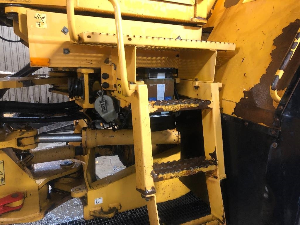 Chargeuse sur pneus Volvo L 220 E Dismantled: only spare parts: photos 6 Chargeuse sur pneus Volvo L 220 E Dismantled: only spare parts: photos 6