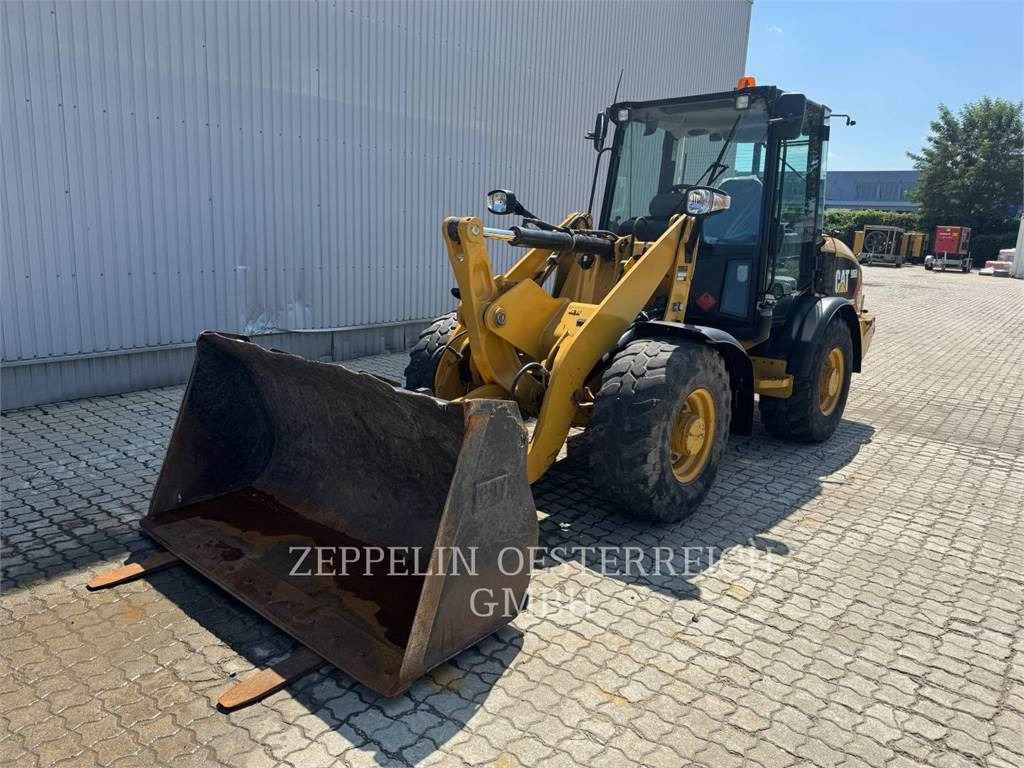 CAT 906H2 - Chargeuse sur pneus: photos 1 CAT 906H2 - Chargeuse sur pneus: photos 1