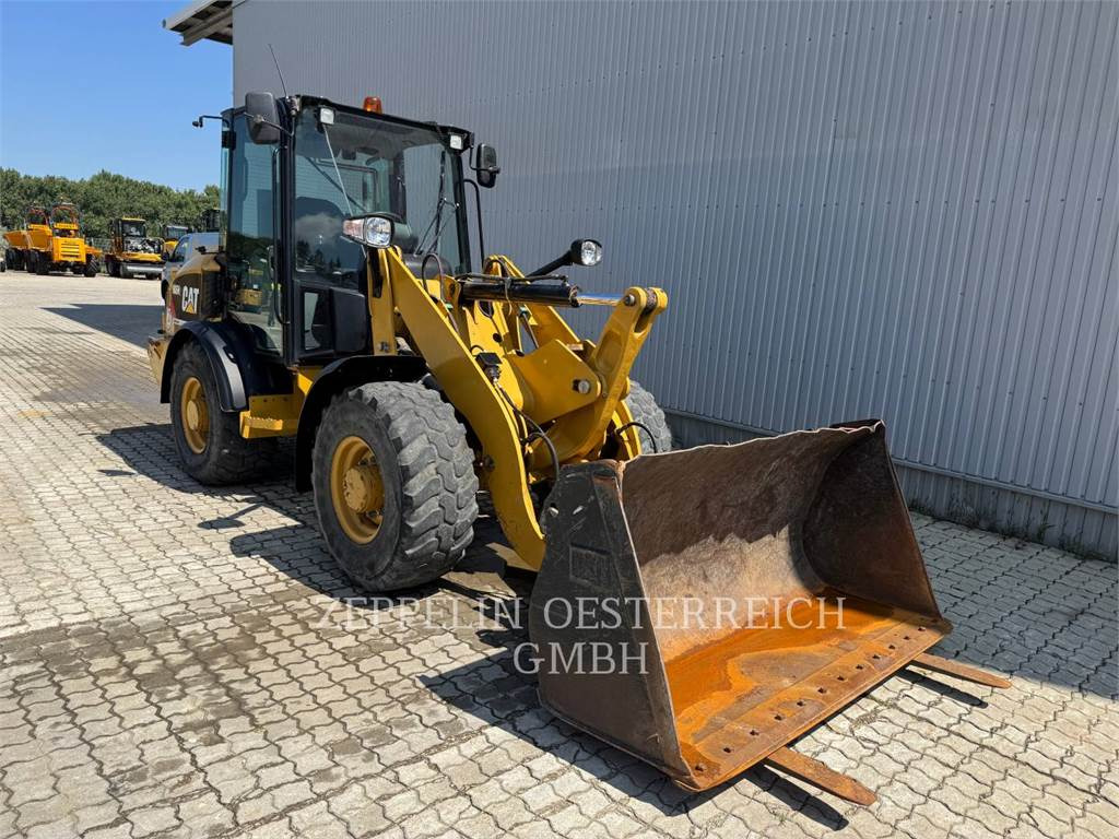 CAT 906H2 - Chargeuse sur pneus: photos 2 CAT 906H2 - Chargeuse sur pneus: photos 2