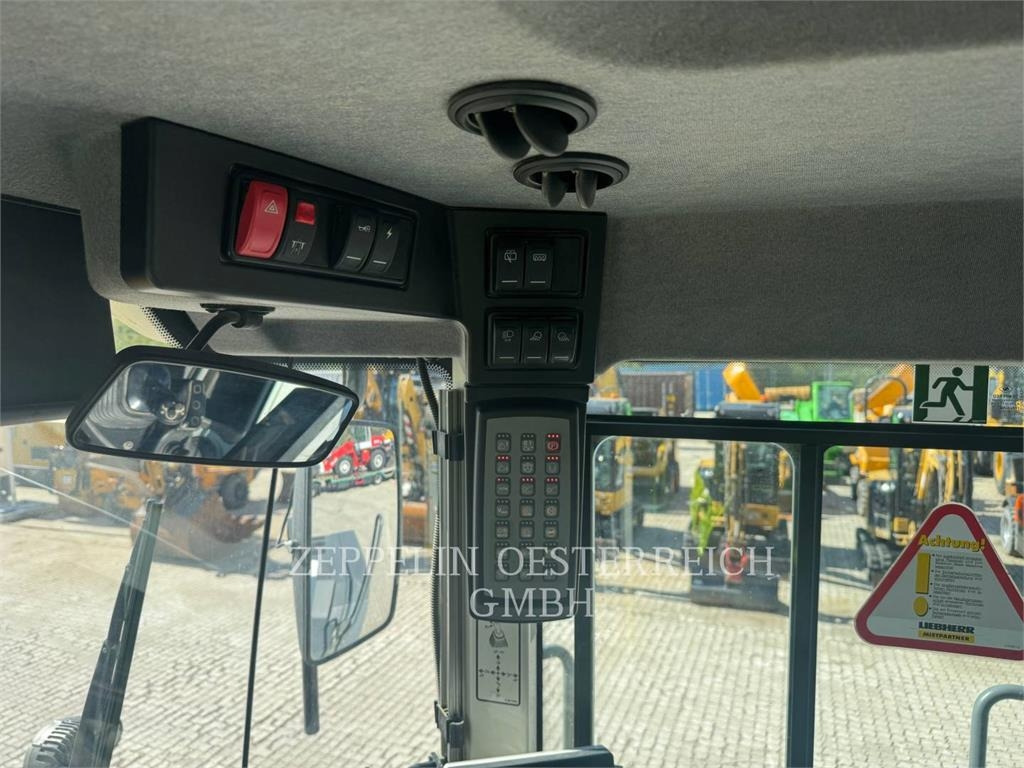 Chargeuse sur pneus Liebherr L586: photos 17