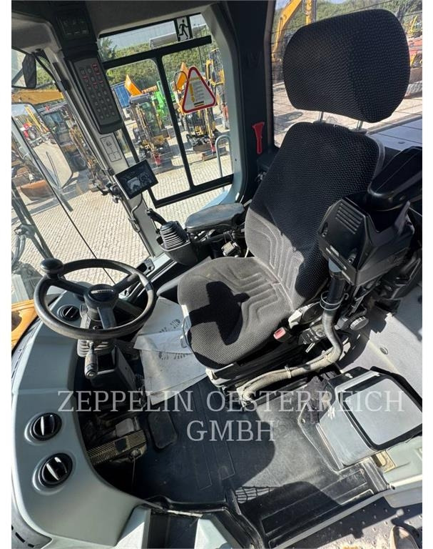 Chargeuse sur pneus Liebherr L586: photos 12