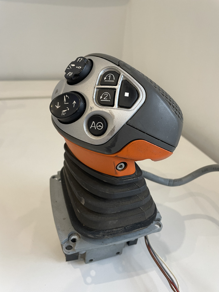 Claas Arion - joystick sterowanie 0011467450 - Cabine et intérieur pour Machine agricole: photos 1 Claas Arion - joystick sterowanie 0011467450 - Cabine et intérieur pour Machine agricole: photos 1