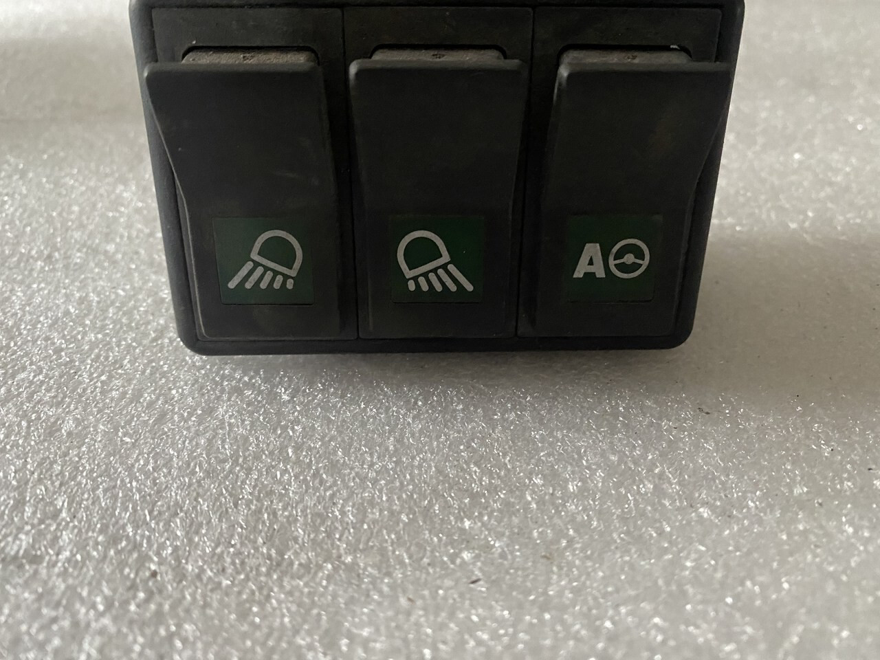 Claas Guziki | Światła Długie | Auto | Panel | Oświetlenie - Cabine et intérieur pour Machine agricole: photos 1 Claas Guziki | Światła Długie | Auto | Panel | Oświetlenie - Cabine et intérieur pour Machine agricole: photos 1