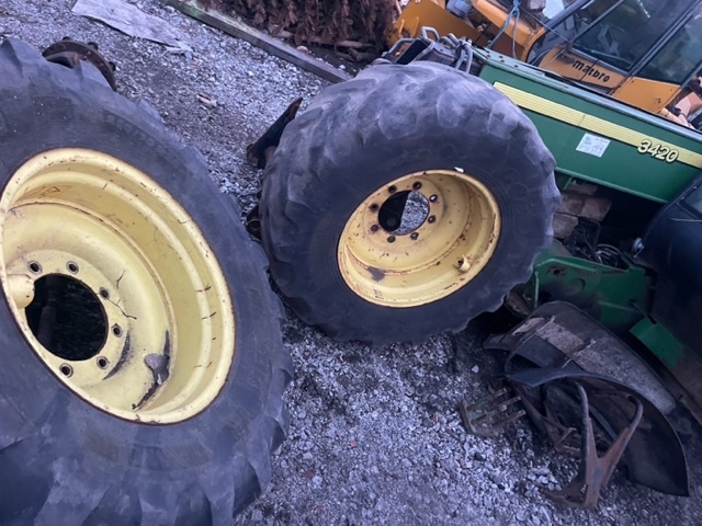 Felga 15x24 john deere 3200 , 3215 , 3220, 3400 , 3415 , 3420 - Jante pour Machine agricole: photos 5 Felga 15x24 john deere 3200 , 3215 , 3220, 3400 , 3415 , 3420 - Jante pour Machine agricole: photos 5