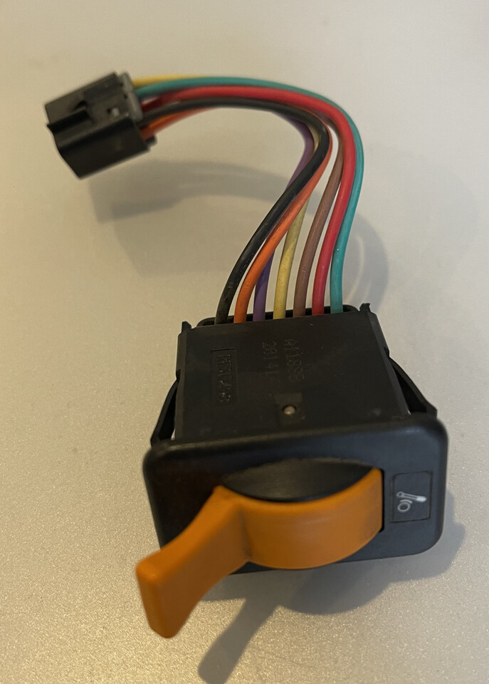 JOHN DEERE RE 313498-włącznik hamulca - Système électrique pour Machine agricole: photos 2 JOHN DEERE RE 313498-włącznik hamulca - Système électrique pour Machine agricole: photos 2