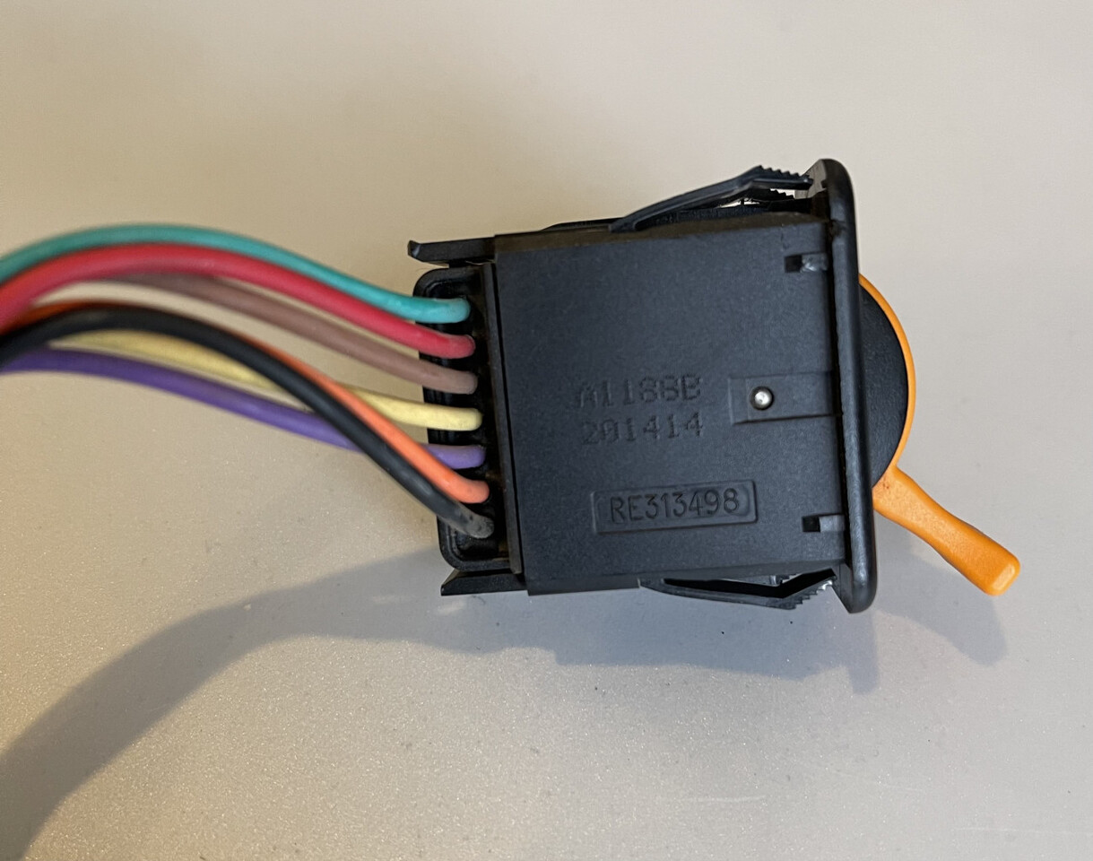 JOHN DEERE RE 313498-włącznik hamulca - Système électrique pour Machine agricole: photos 1 JOHN DEERE RE 313498-włącznik hamulca - Système électrique pour Machine agricole: photos 1