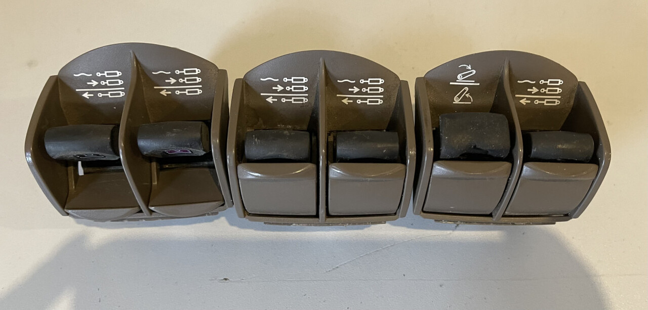 JOHN DEERE guziki sterowanie RE586555 RE586551 RE586552 - Système électrique pour Machine agricole: photos 1 JOHN DEERE guziki sterowanie RE586555 RE586551 RE586552 - Système électrique pour Machine agricole: photos 1