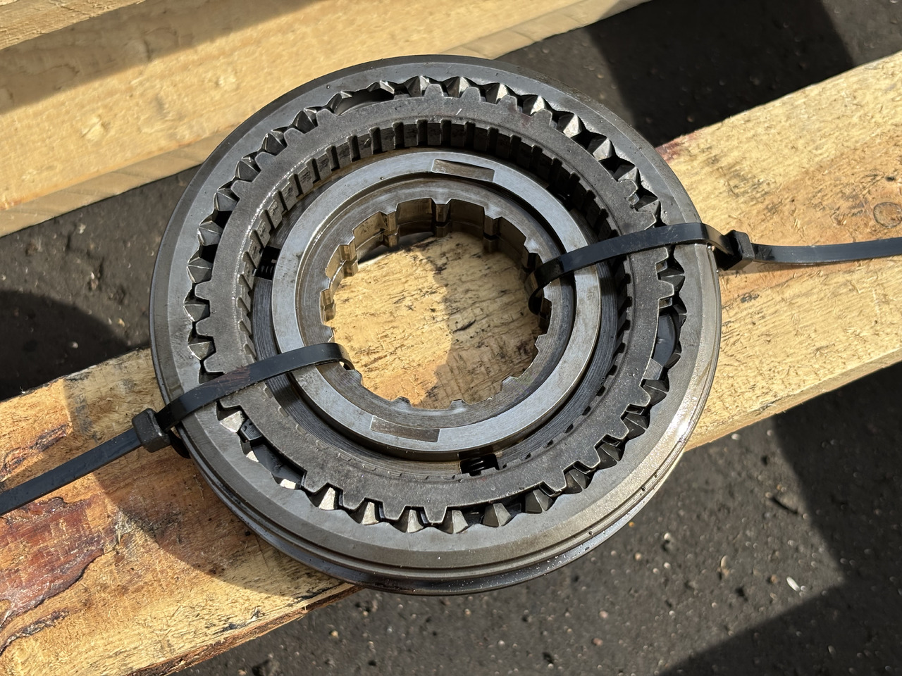 John Deere 6630 Synchronizator AL219377 - Transmission pour Machine agricole: photos 1 John Deere 6630 Synchronizator AL219377 - Transmission pour Machine agricole: photos 1