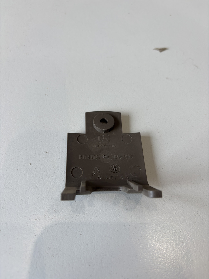 John Deere seria 6000 7000 8000 R - osłona mocowania wyświetlacza R344362 - Cabine et intérieur pour Machine agricole: photos 2 John Deere seria 6000 7000 8000 R - osłona mocowania wyświetlacza R344362 - Cabine et intérieur pour Machine agricole: photos 2