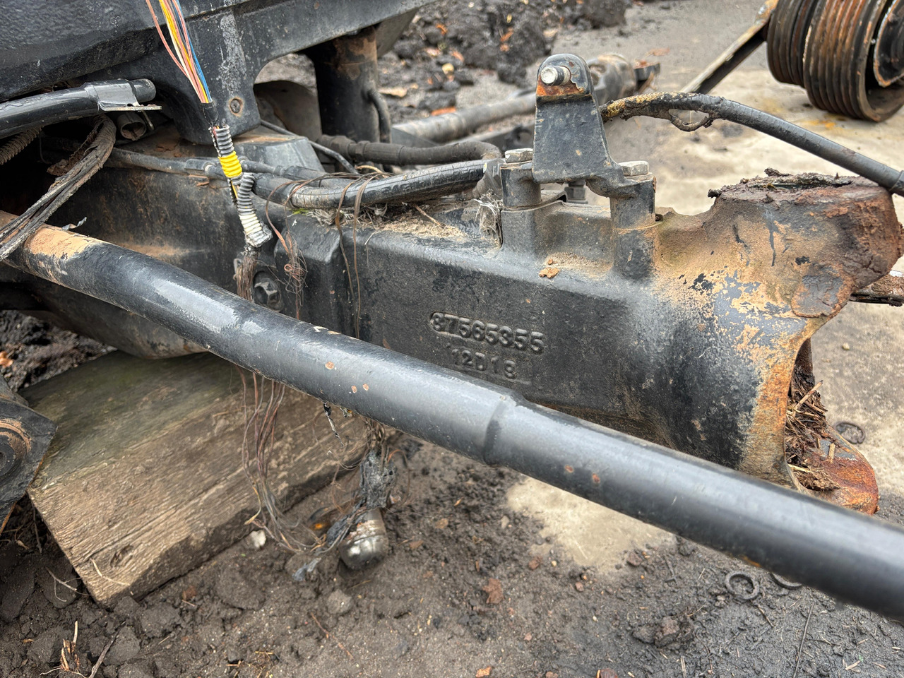 New Holland T6.175 T7.235 Most Przedni 87565355 - Essieu avant pour Machine agricole: photos 1 New Holland T6.175 T7.235 Most Przedni 87565355 - Essieu avant pour Machine agricole: photos 1