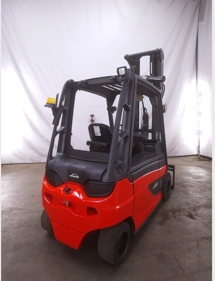 Linde E30L-01 - Chariot élévateur électrique: photos 3 Linde E30L-01 - Chariot élévateur électrique: photos 3