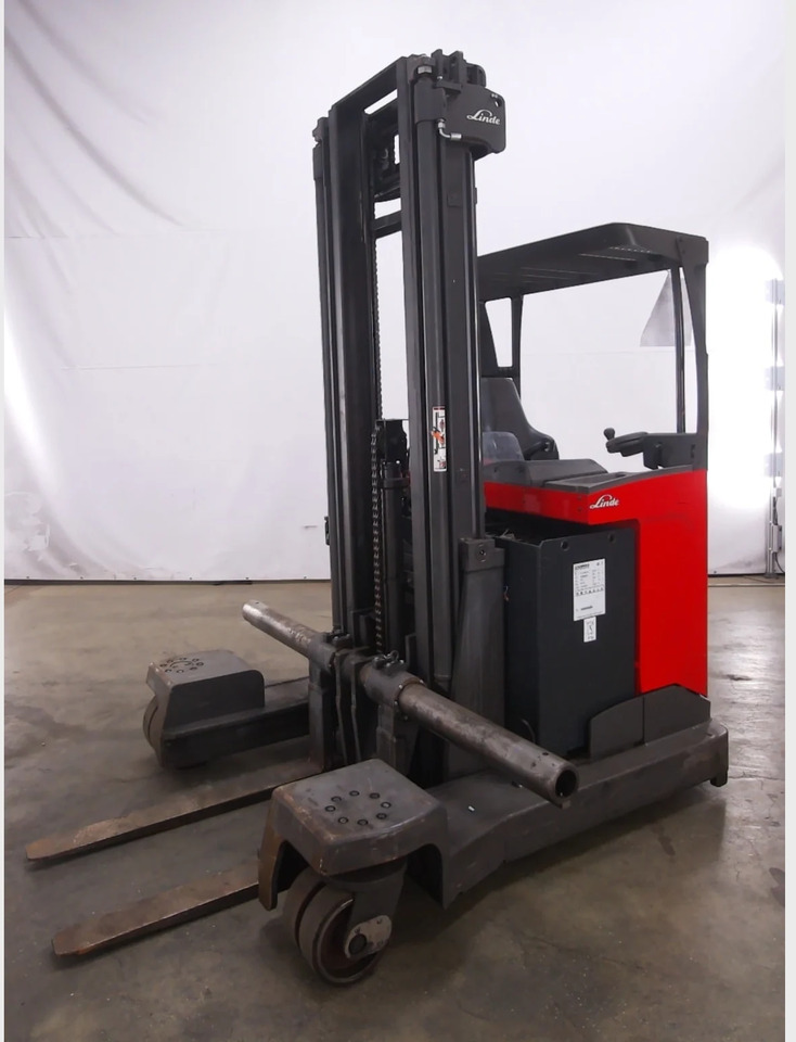 Linde R25F - Chariot à mât rétractable: photos 1 Linde R25F - Chariot à mât rétractable: photos 1