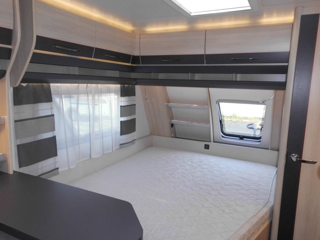 Caravane Hobby DE LUXE EDITION 560 KMFe 1 Hand XT-Mover Garage: photos 11