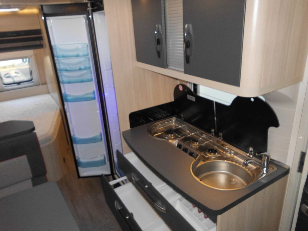 Caravane Hobby DE LUXE EDITION 560 KMFe 1 Hand XT-Mover Garage: photos 10