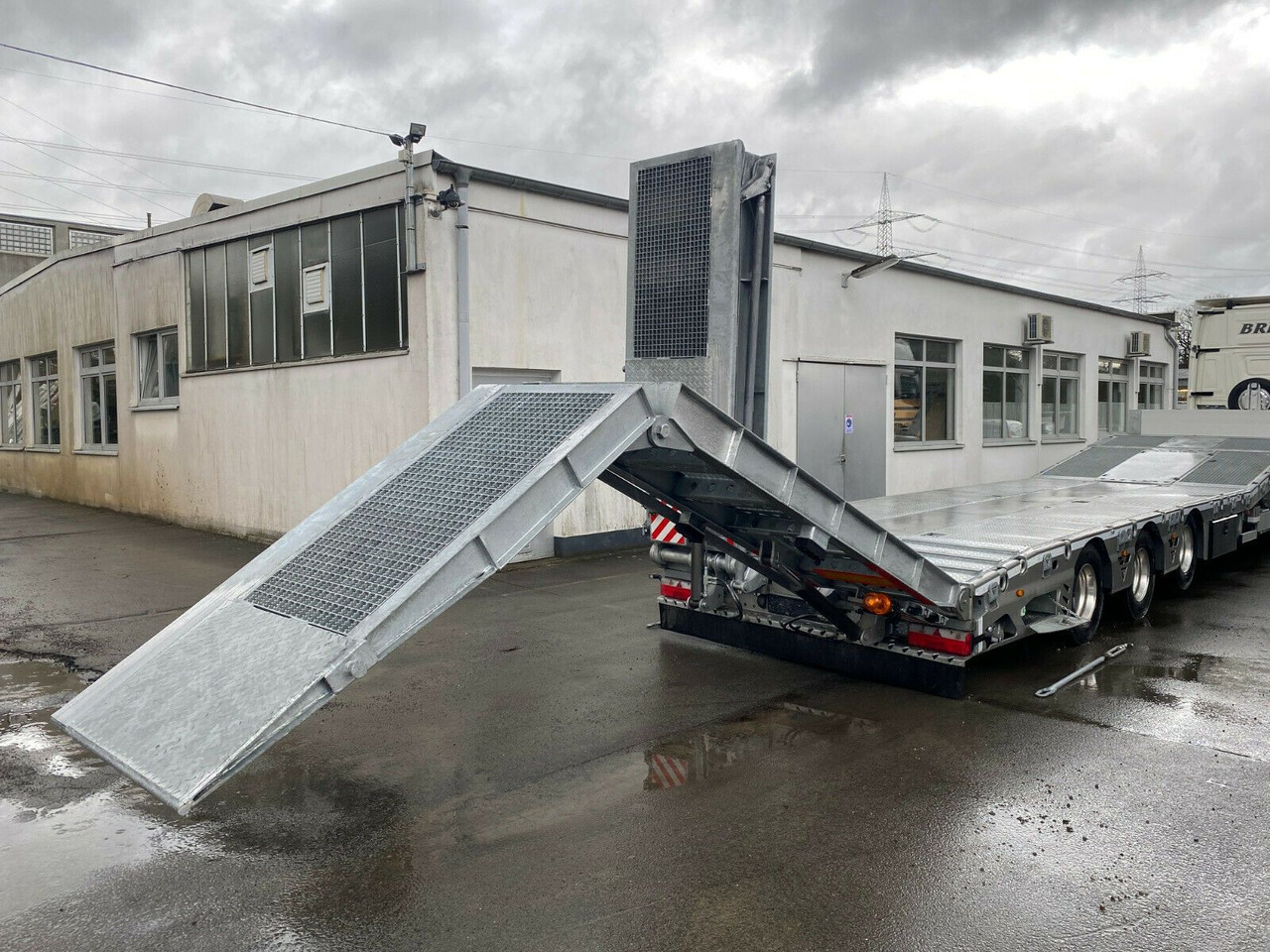 VEGA Verzinkt+LIFT+LENKACHSE+LED - Semi-remorque surbaissé: photos 2 VEGA Verzinkt+LIFT+LENKACHSE+LED - Semi-remorque surbaissé: photos 2