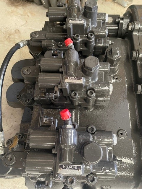 Hitachi ZX210-5 - Pompe hydraulique pour Pelle: photos 3 Hitachi ZX210-5 - Pompe hydraulique pour Pelle: photos 3