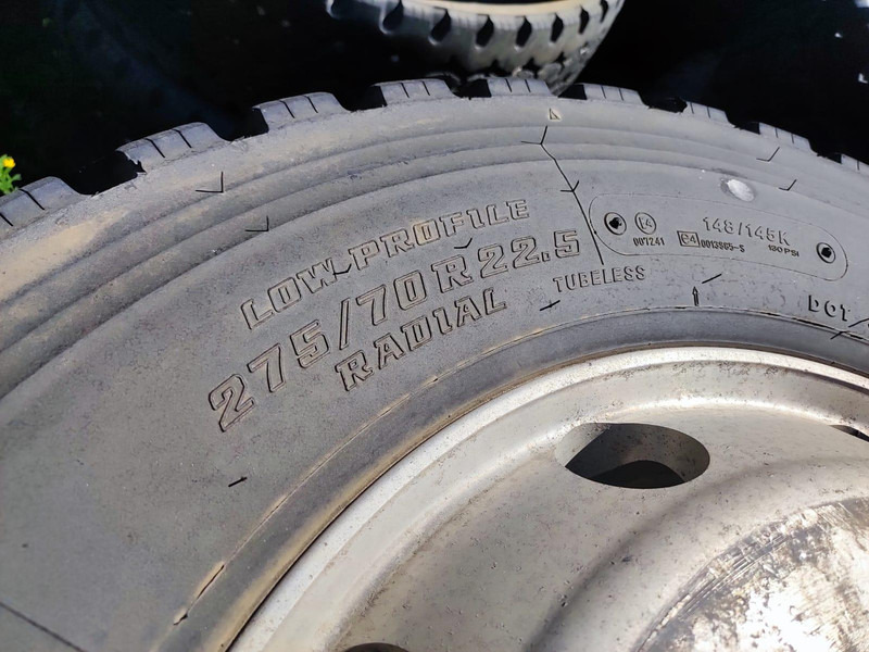 Bridgestone wheels 275/70 R22,5 on Alcoa aluminum rims - Pneu pour Camion: photos 3 Bridgestone wheels 275/70 R22,5 on Alcoa aluminum rims - Pneu pour Camion: photos 3