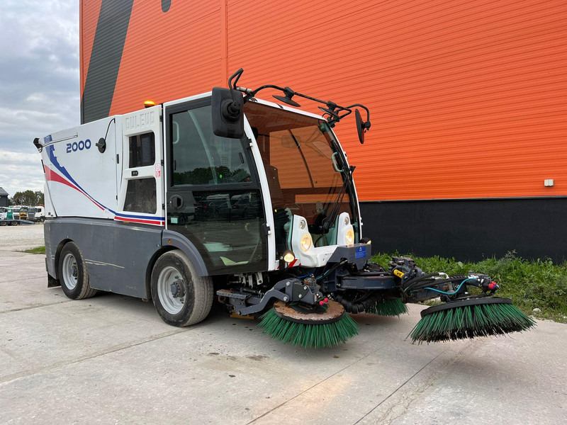 Dulevo 2000 SKY FIRST REGISTRATION 09.2015 - Balayeuse de voirie: photos 4 Dulevo 2000 SKY FIRST REGISTRATION 09.2015 - Balayeuse de voirie: photos 4