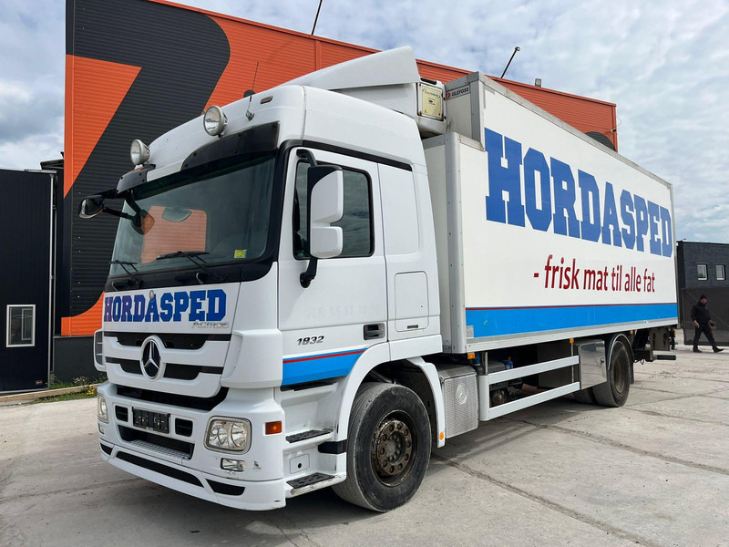 Mercedes-Benz Actros 1832 4x2 SUPRA 850 Mt / BOX L=8226 mm - Camion frigorifique: photos 2 Mercedes-Benz Actros 1832 4x2 SUPRA 850 Mt / BOX L=8226 mm - Camion frigorifique: photos 2