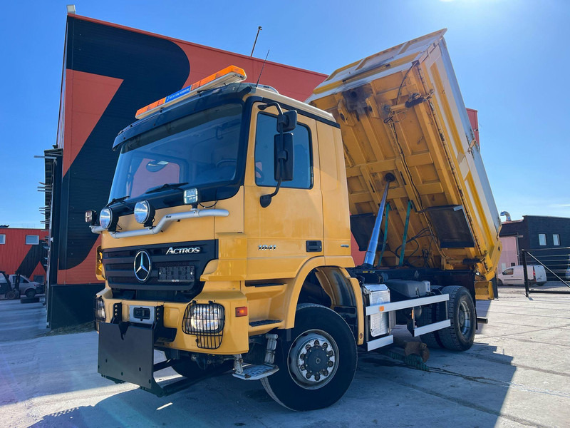 Mercedes-Benz Actros 1841 4x4 SNOW PLOW EQUIPMENT / UNDERBODY SCRAPER / BOX L=4495 mm - Camion benne: photos 2 Mercedes-Benz Actros 1841 4x4 SNOW PLOW EQUIPMENT / UNDERBODY SCRAPER / BOX L=4495 mm - Camion benne: photos 2
