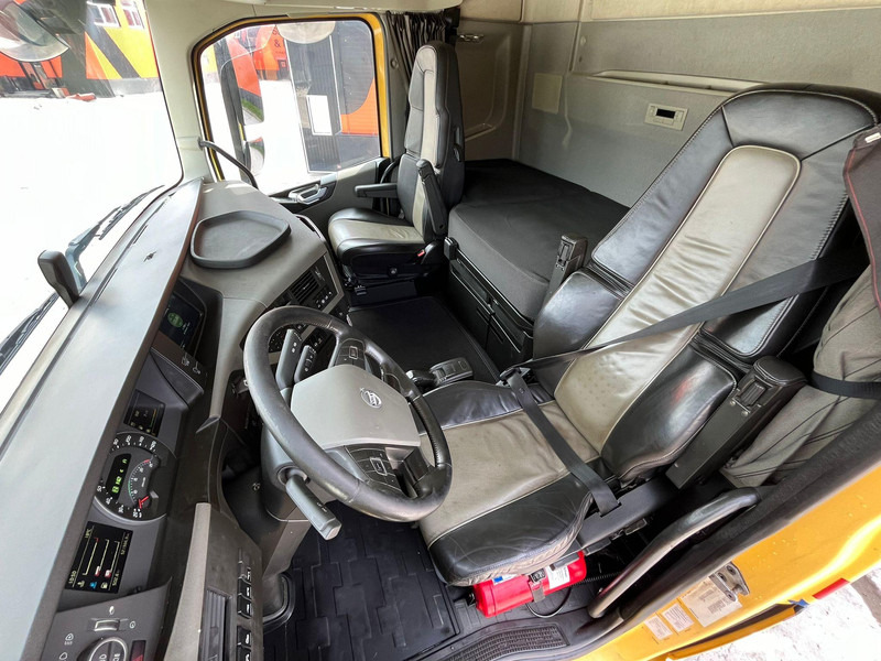 Camion plateau, Camion grue Volvo FH 540 8x4*4 FASSI F710RA2.26 + JIB / PLATFORM L=6314 mm: photos 20