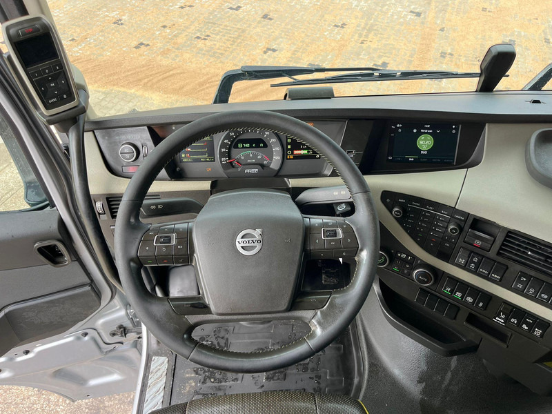 Volvo FH 750 6x4 CHASSIS L=6970 / RETARDER / PTO / TANDEM AXLE LIFT en crédit-bail Volvo FH 750 6x4 CHASSIS L=6970 / RETARDER / PTO / TANDEM AXLE LIFT: photos 14 Volvo FH 750 6x4 CHASSIS L=6970 / RETARDER / PTO / TANDEM AXLE LIFT en crédit-bail Volvo FH 750 6x4 CHASSIS L=6970 / RETARDER / PTO / TANDEM AXLE LIFT: photos 14
