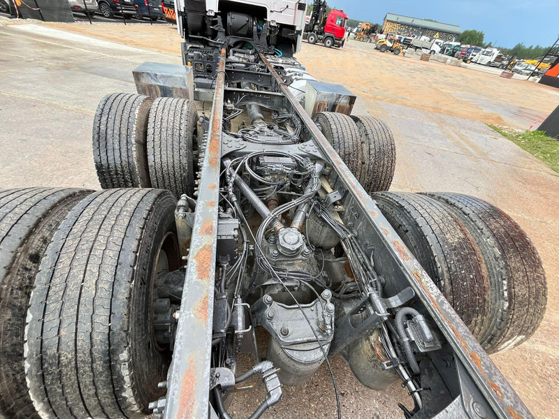 Volvo FH 750 6x4 CHASSIS L=6970 / RETARDER / PTO / TANDEM AXLE LIFT en crédit-bail Volvo FH 750 6x4 CHASSIS L=6970 / RETARDER / PTO / TANDEM AXLE LIFT: photos 11 Volvo FH 750 6x4 CHASSIS L=6970 / RETARDER / PTO / TANDEM AXLE LIFT en crédit-bail Volvo FH 750 6x4 CHASSIS L=6970 / RETARDER / PTO / TANDEM AXLE LIFT: photos 11