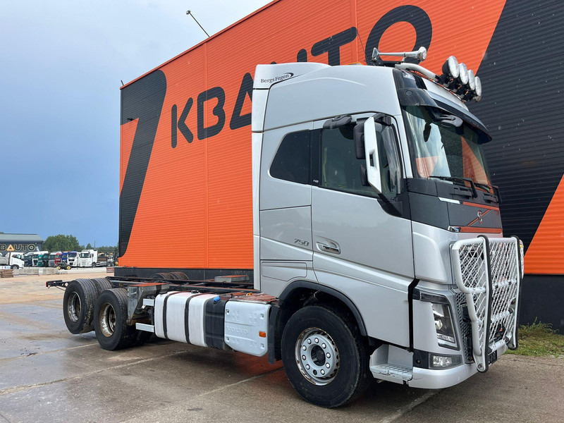 Volvo FH 750 6x4 CHASSIS L=6970 / RETARDER / PTO / TANDEM AXLE LIFT - Châssis cabine: photos 3 Volvo FH 750 6x4 CHASSIS L=6970 / RETARDER / PTO / TANDEM AXLE LIFT - Châssis cabine: photos 3