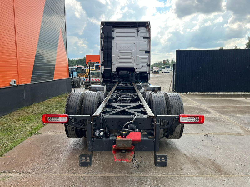 Volvo FH 750 6x4 CHASSIS L=6970 / RETARDER / PTO / TANDEM AXLE LIFT en crédit-bail Volvo FH 750 6x4 CHASSIS L=6970 / RETARDER / PTO / TANDEM AXLE LIFT: photos 6 Volvo FH 750 6x4 CHASSIS L=6970 / RETARDER / PTO / TANDEM AXLE LIFT en crédit-bail Volvo FH 750 6x4 CHASSIS L=6970 / RETARDER / PTO / TANDEM AXLE LIFT: photos 6
