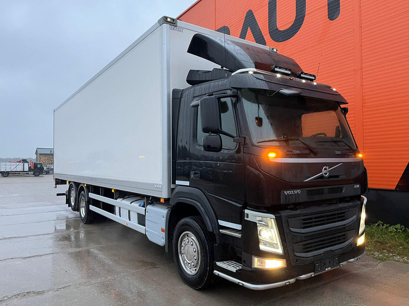 Volvo FM 420 6x2 ADBLUE PROGRAMMED OFF / BOX HEATING / BOX L=9977 mm - Camion fourgon: photos 3 Volvo FM 420 6x2 ADBLUE PROGRAMMED OFF / BOX HEATING / BOX L=9977 mm - Camion fourgon: photos 3