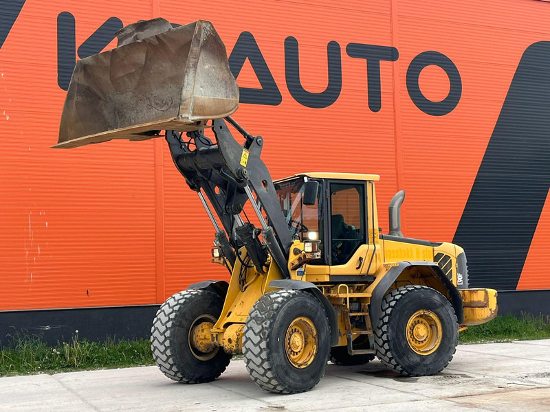Volvo L 90 F 4x4 CENTRAL LUBRICATION / AC - Chargeuse sur pneus: photos 1 Volvo L 90 F 4x4 CENTRAL LUBRICATION / AC - Chargeuse sur pneus: photos 1