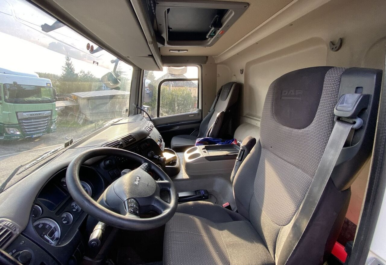 Photo d'intérieur 1: Camion plateau, Camion grue DAF CF 85 410