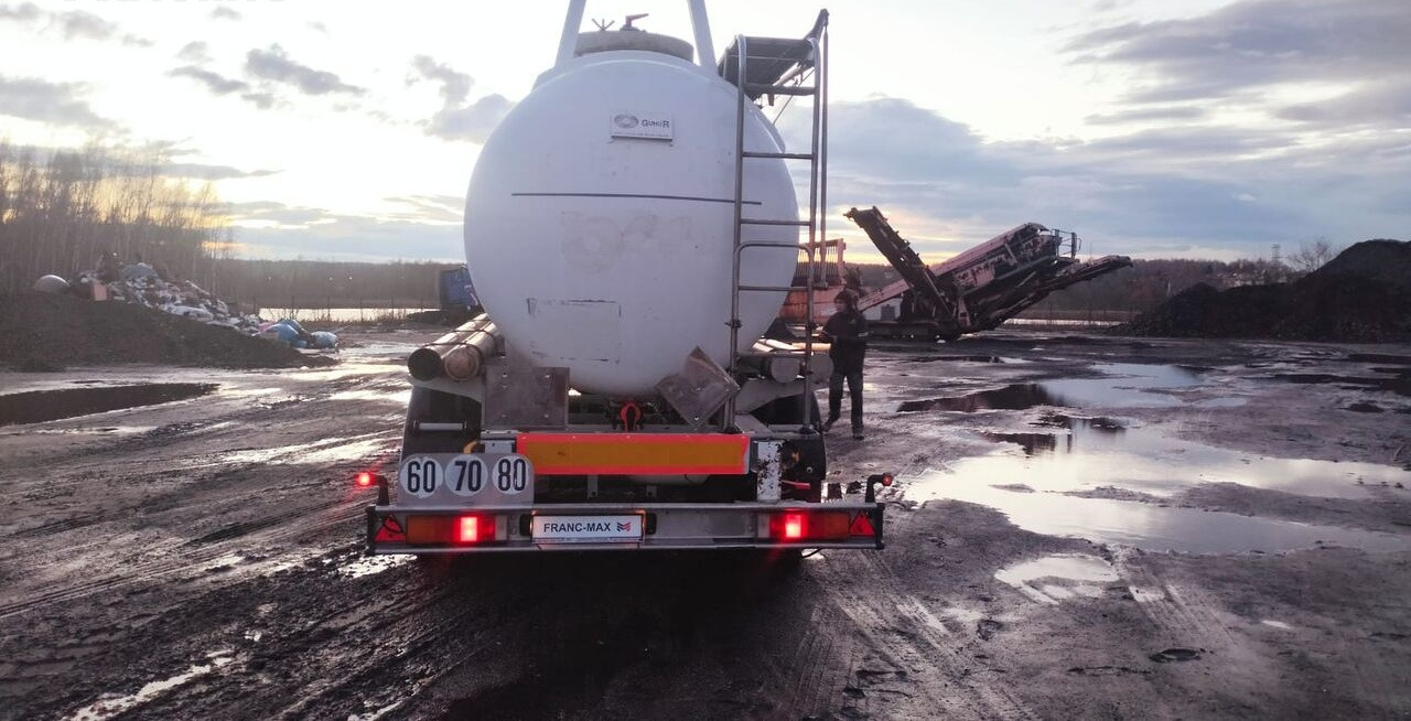 Guhur ADR L4BN/ chemiczna / polyester / poj. 24.600L - Semi-remorque citerne: photos 4 Guhur ADR L4BN/ chemiczna / polyester / poj. 24.600L - Semi-remorque citerne: photos 4