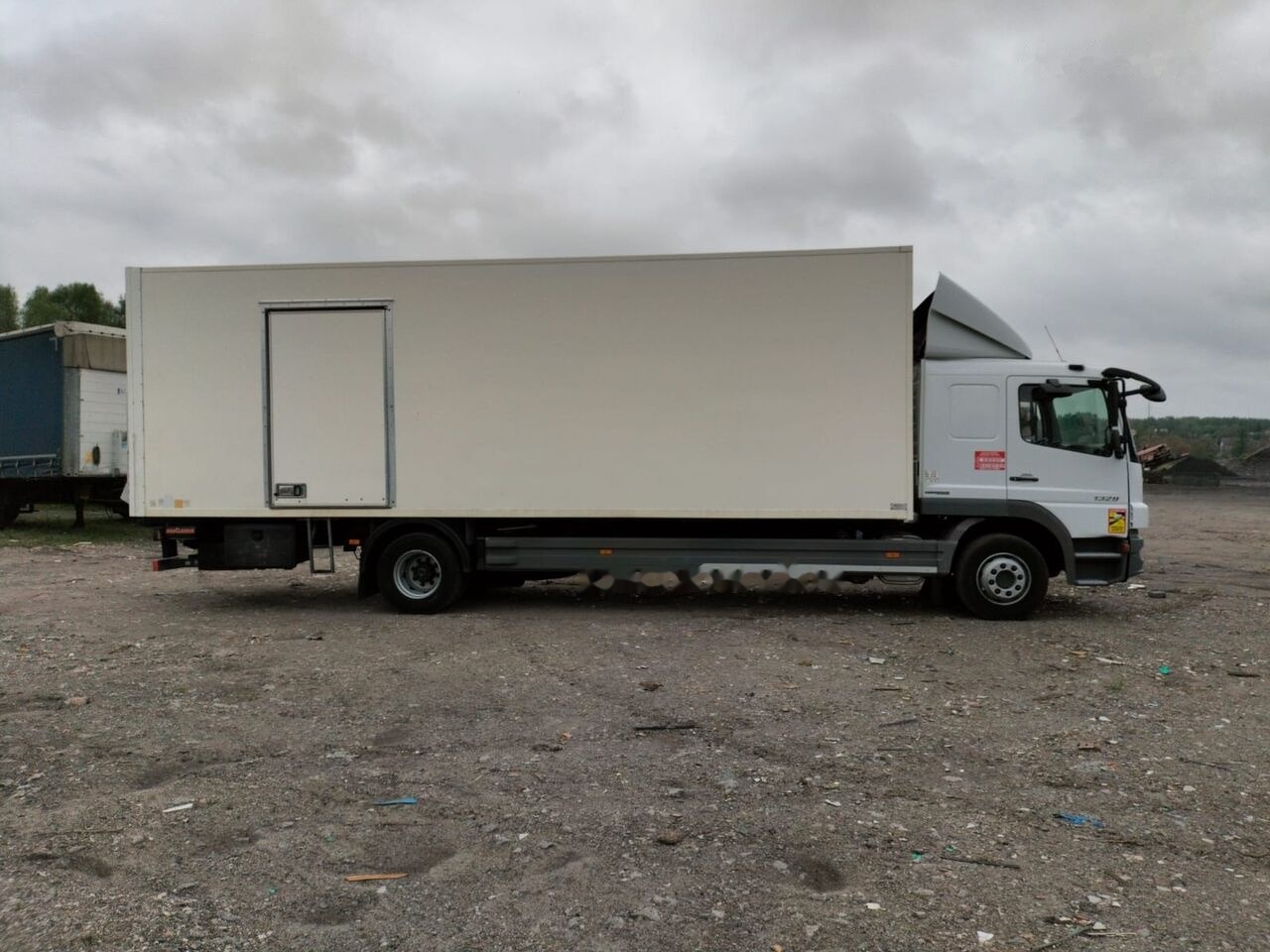 Mercedes-Benz ATEGO 1329 - Camion isothermique: photos 3 Mercedes-Benz ATEGO 1329 - Camion isothermique: photos 3