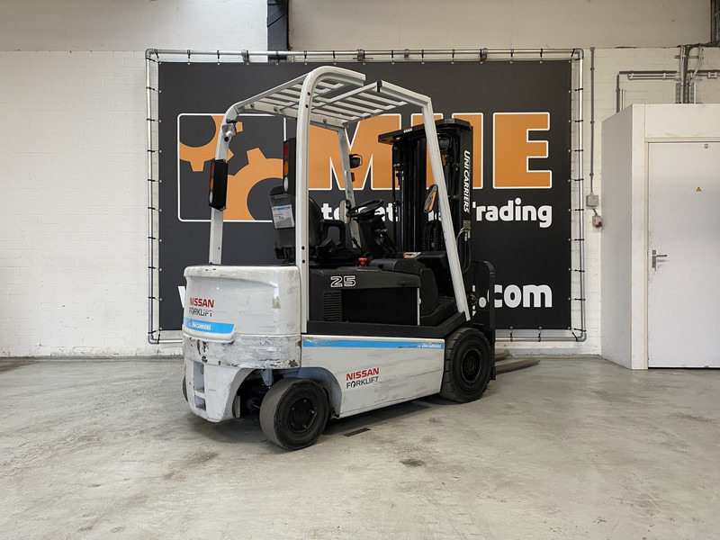 UniCarriers 1Q1L25Q - Chariot élévateur électrique: photos 4 UniCarriers 1Q1L25Q - Chariot élévateur électrique: photos 4