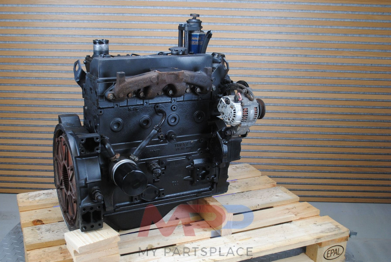 Komatsu 4D95 - Moteur: photos 5 Komatsu 4D95 - Moteur: photos 5