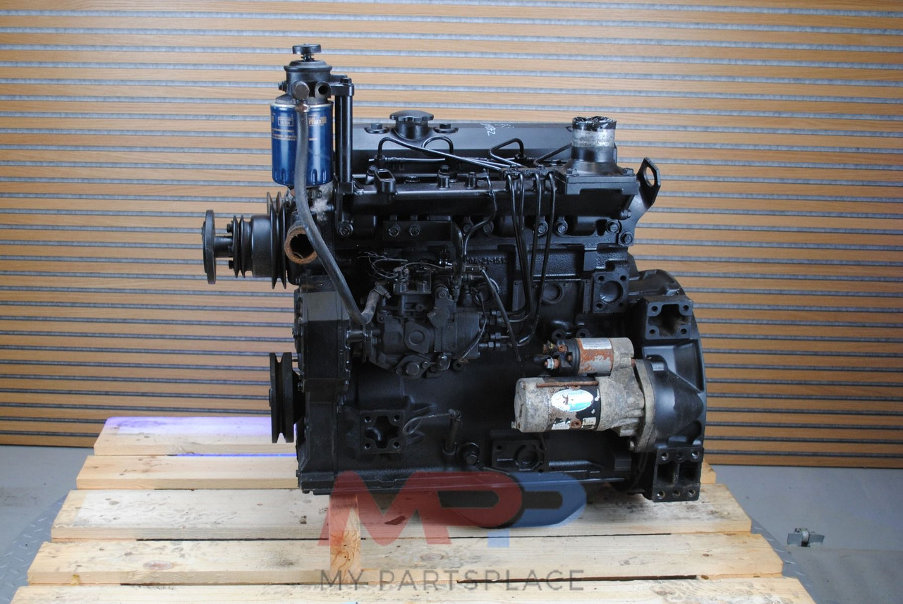 Komatsu 4D95 - Moteur: photos 3 Komatsu 4D95 - Moteur: photos 3