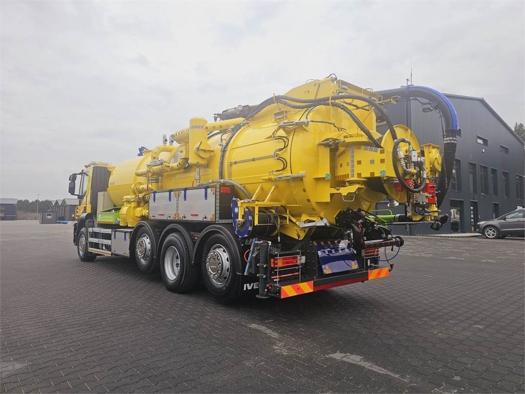 Iveco RAVO WUKO FOR CHANNEL CLEANING druck saug kanal - Camion hydrocureur: photos 5 Iveco RAVO WUKO FOR CHANNEL CLEANING druck saug kanal - Camion hydrocureur: photos 5