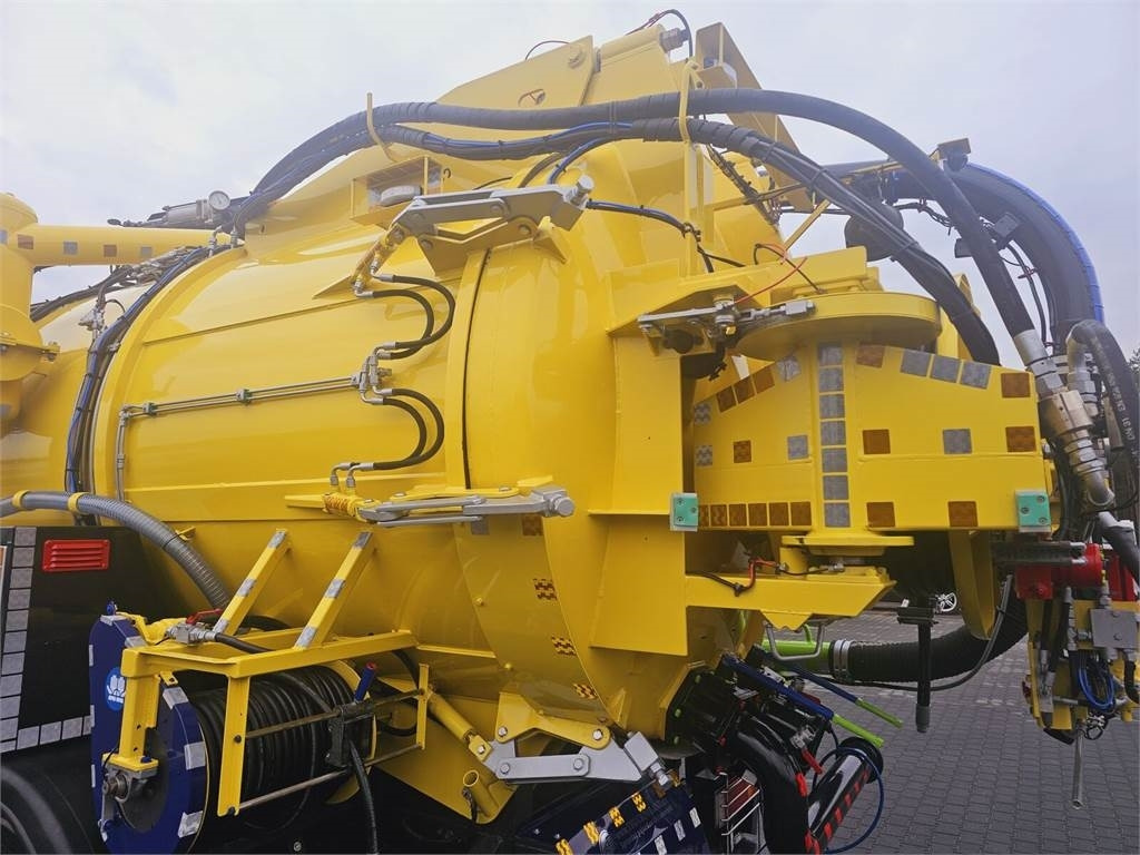 Camion hydrocureur Iveco RAVO WUKO FOR CHANNEL CLEANING druck saug kanal: photos 17