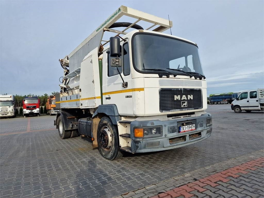 MAN WUKO MORO KOMBI FOR CHANNEL CLEANING - Camion hydrocureur: photos 2 MAN WUKO MORO KOMBI FOR CHANNEL CLEANING - Camion hydrocureur: photos 2