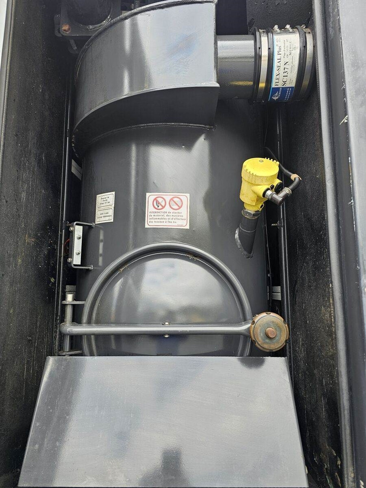 Camion hydrocureur Renault 6x4 WUKO RIVARD RECYTLING for collecting liquid wa: photos 11