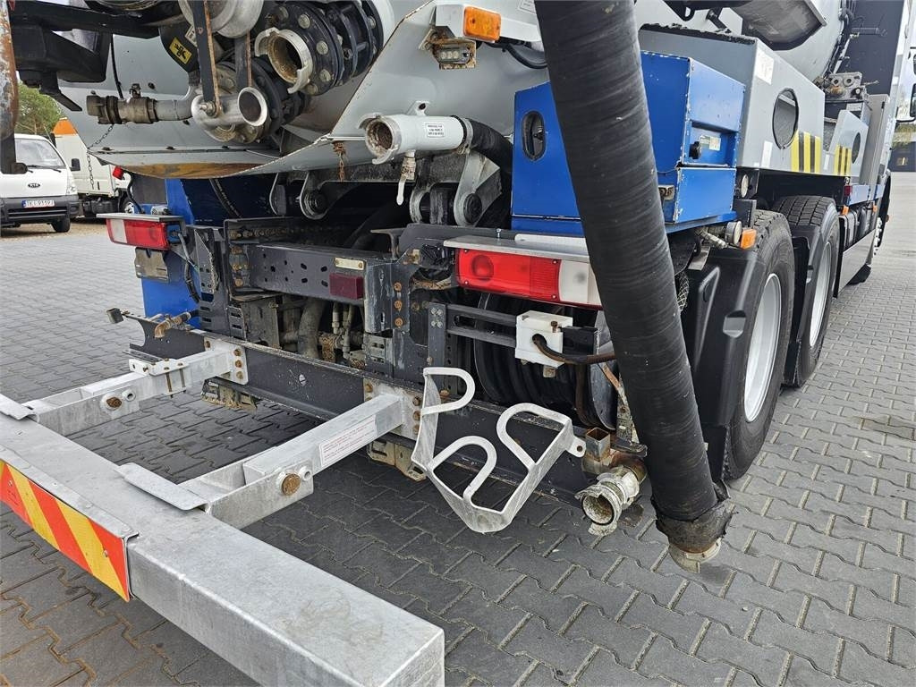 Camion hydrocureur Renault 6x4 WUKO RIVARD RECYTLING for collecting liquid wa: photos 16