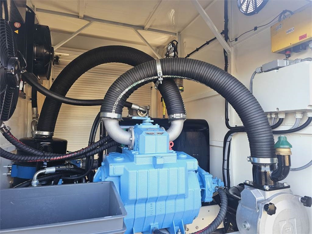 Camion hydrocureur Renault GAMA KANRO KOMBI 5000: photos 12 Camion hydrocureur Renault GAMA KANRO KOMBI 5000: photos 12