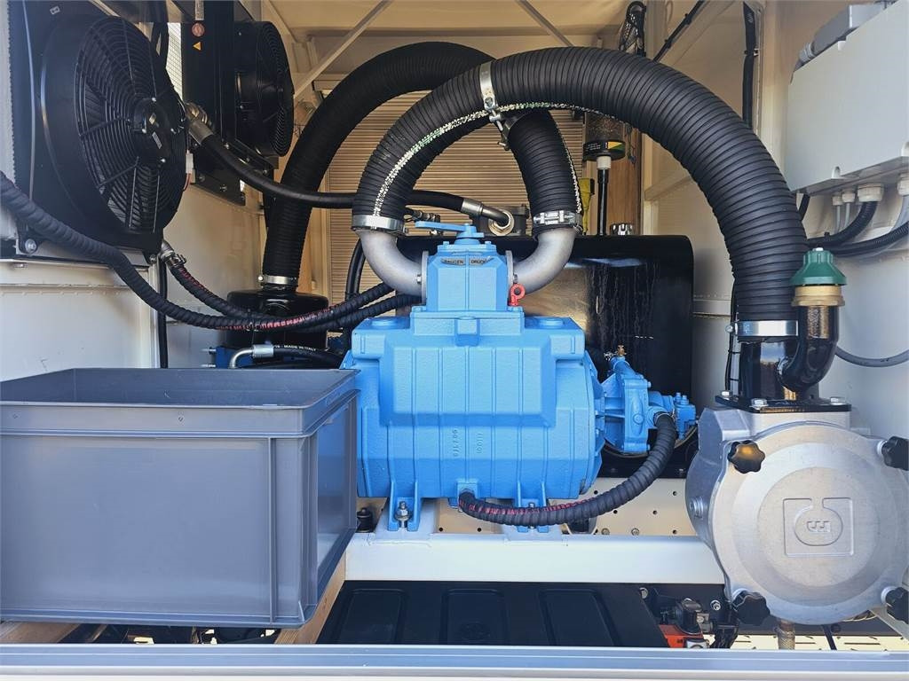 Camion hydrocureur Renault GAMA KANRO KOMBI 5000: photos 11 Camion hydrocureur Renault GAMA KANRO KOMBI 5000: photos 11