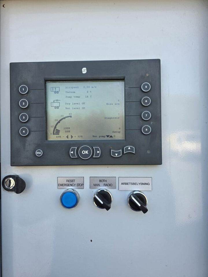 Scania Larsen FlexVac 311 Vacuum suction loader en crédit-bail Scania Larsen FlexVac 311 Vacuum suction loader: photos 13 Scania Larsen FlexVac 311 Vacuum suction loader en crédit-bail Scania Larsen FlexVac 311 Vacuum suction loader: photos 13