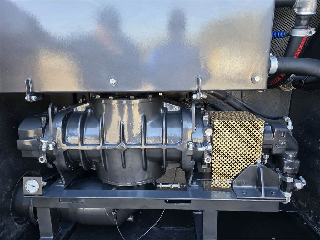 Scania Larsen FlexVac 311 Vacuum suction loader en crédit-bail Scania Larsen FlexVac 311 Vacuum suction loader: photos 15 Scania Larsen FlexVac 311 Vacuum suction loader en crédit-bail Scania Larsen FlexVac 311 Vacuum suction loader: photos 15